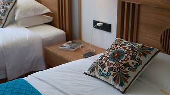 Twelve Travel Notes Song-style Homestay