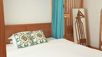 Twelve Travel Notes Song-style Homestay