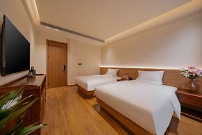 Twelve Travel Notes Song-style Homestay