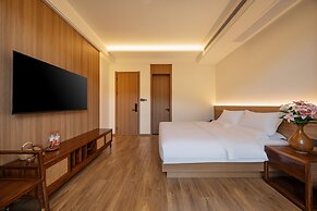 Twelve Travel Notes Song-style Homestay