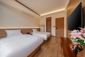 Twelve Travel Notes Song-style Homestay