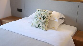 Twelve Travel Notes Song-style Homestay