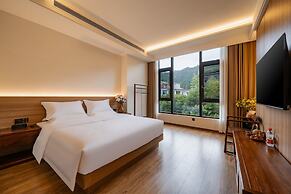 Twelve Travel Notes Song-style Homestay