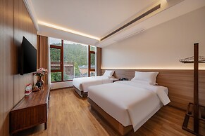 Twelve Travel Notes Song-style Homestay