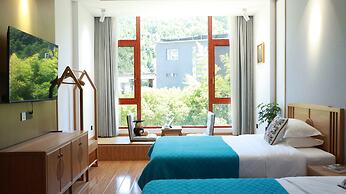 Twelve Travel Notes Song-style Homestay
