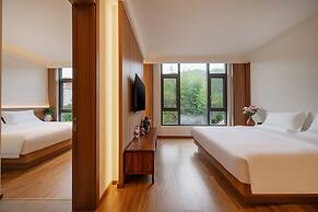 Twelve Travel Notes Song-style Homestay