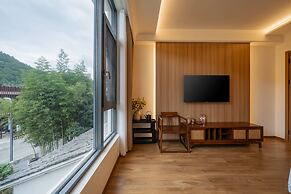 Twelve Travel Notes Song-style Homestay