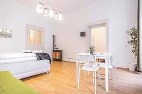 Cozy 2BR Apt With Excellent Connectivity