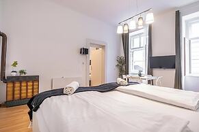 Cozy 2BR Apt With Excellent Connectivity