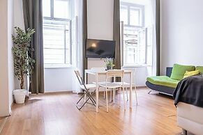 Cozy 2BR Apt With Excellent Connectivity