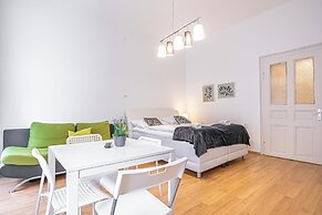 Cozy 2BR Apt With Excellent Connectivity