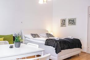 Cozy 2BR Apt With Excellent Connectivity