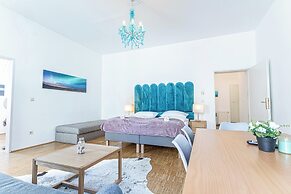 Elegant Spacious 2BR City Center Stay