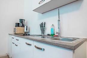Comfortable 1BR Apartment Long Stays