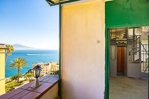 Lite Life Panoramic Flat by Napoliapartments