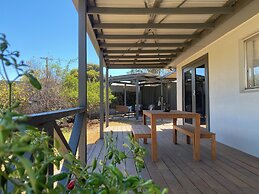 Private 3bed Home With Large Deck Central Location