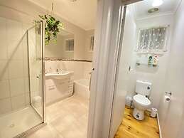 Private 3bed Home With Large Deck Central Location