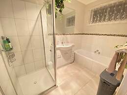 Private 3bed Home With Large Deck Central Location