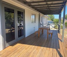 Private 3bed Home With Large Deck Central Location