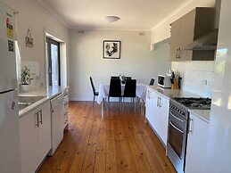 Private 3bed Home With Large Deck Central Location
