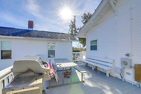 Relax Fireside: Retreat 1 Mi to Davis Ferry