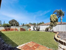 Spacious 5-bed House in Coastal Halls Head