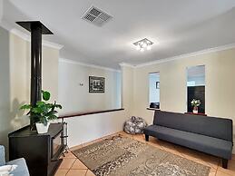 Spacious 5-bed House in Coastal Halls Head