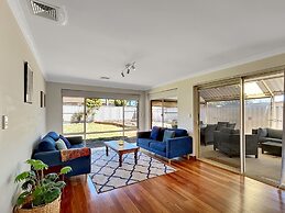 Spacious 5-bed House in Coastal Halls Head