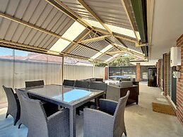 Spacious 5-bed House in Coastal Halls Head