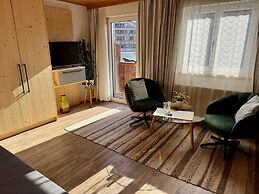 Heli's Holiday Suites