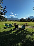 Heli's Holiday Suites