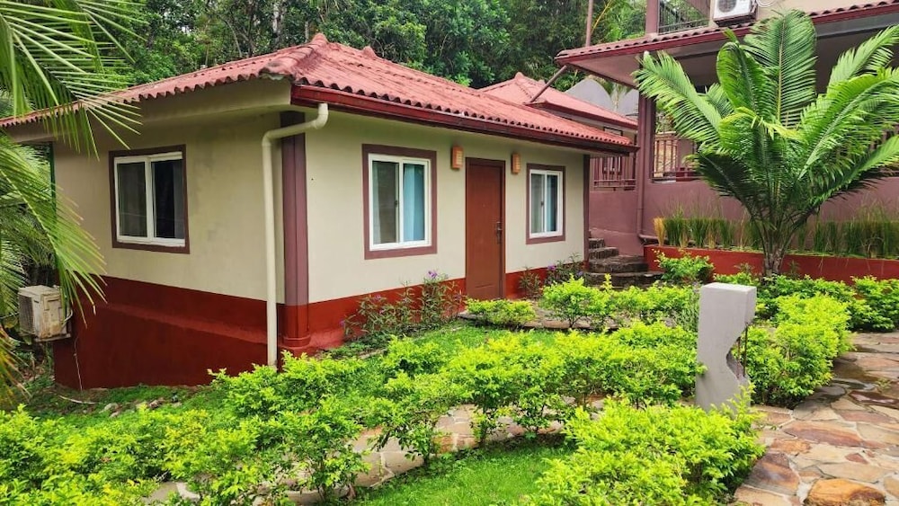 Coconut Lodge