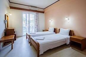 Vivian Hotel