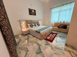 The Golden Nacre Palace
