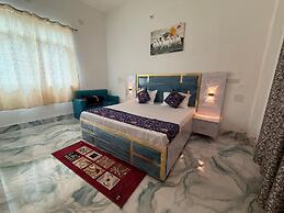 The Golden Nacre Palace