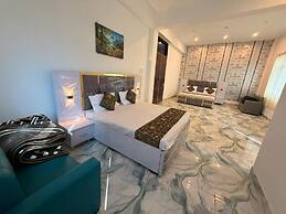 The Golden Nacre Palace