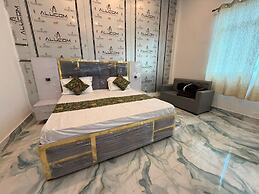 The Golden Nacre Palace