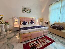 The Golden Nacre Palace