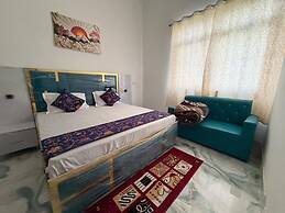 The Golden Nacre Palace