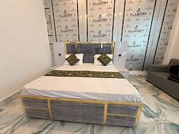 The Golden Nacre Palace