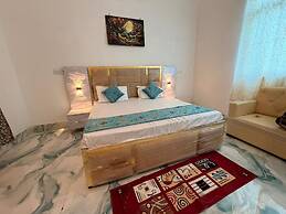 The Golden Nacre Palace