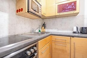 Modern 1BR Apartment Central Location