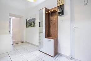 Modern 1BR Apartment Central Location