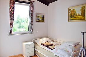 Lakeside Holiday Home With Private Garden