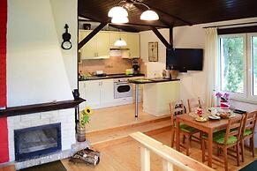 Lakeside Holiday Home With Private Garden