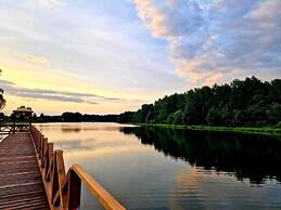 Lakeside Holiday Home With Private Garden