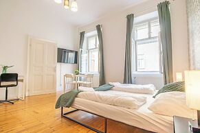 Lovely 2BR Near Belvedere Palace