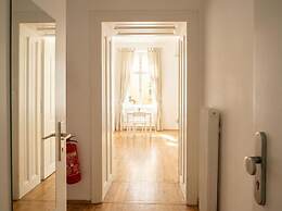 Lovely 2BR Near Belvedere Palace