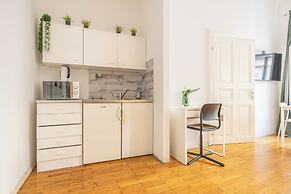 Lovely 2BR Near Belvedere Palace