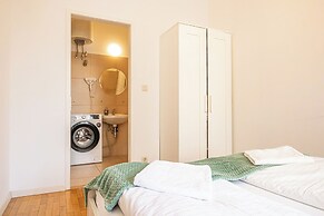 Lovely 2BR Near Belvedere Palace